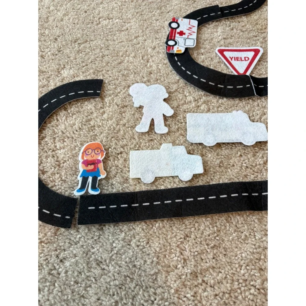 Vtg Felt Road Track Play Set w Vehicles Signs Schoolhouse People 19 Pieces Case
